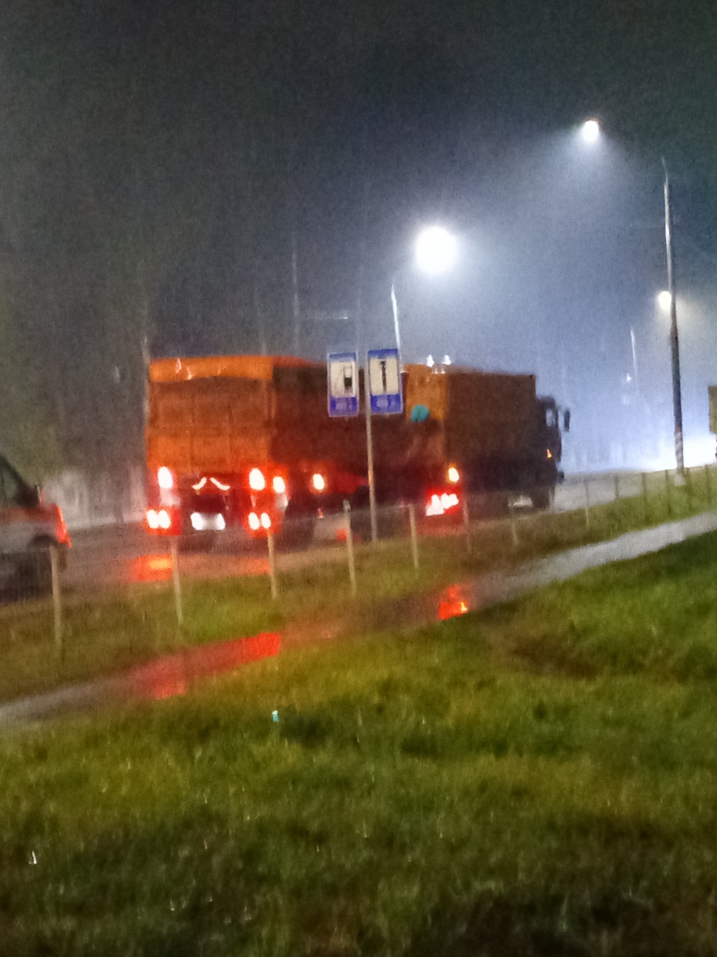 Перевозка сыпучих грузов на самосвале.