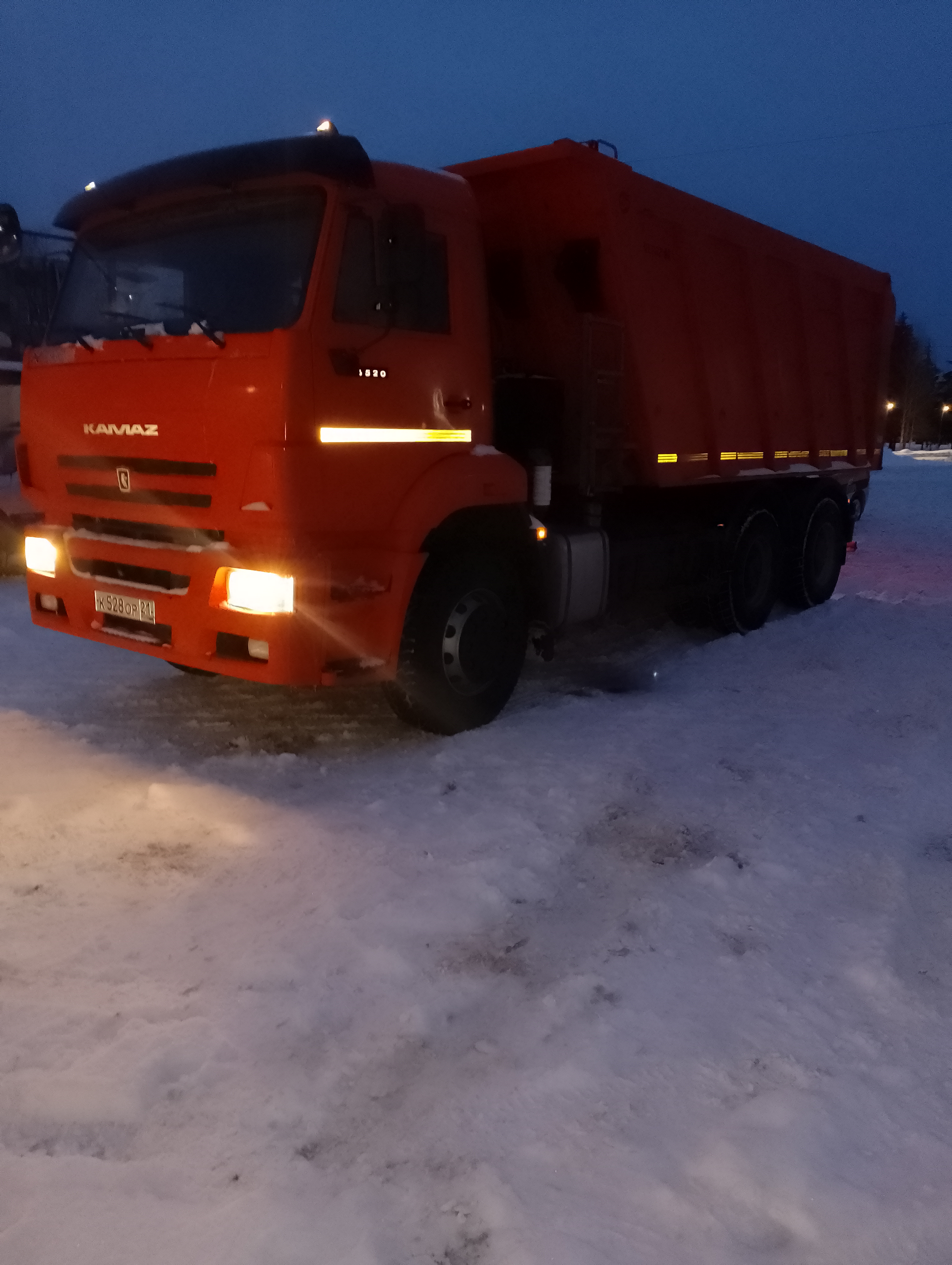 В аренду/услуги самосвал 20 кубов. Перевозка 25 т