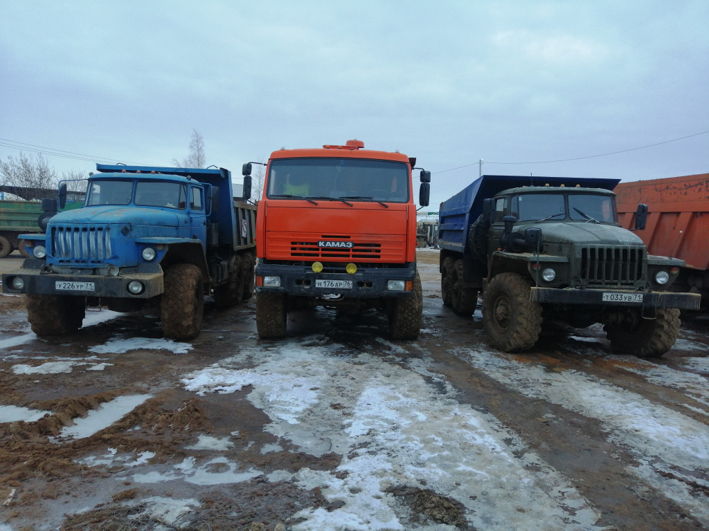 Самосвалы вездеходы . Перевозка сыпучих грузов.
