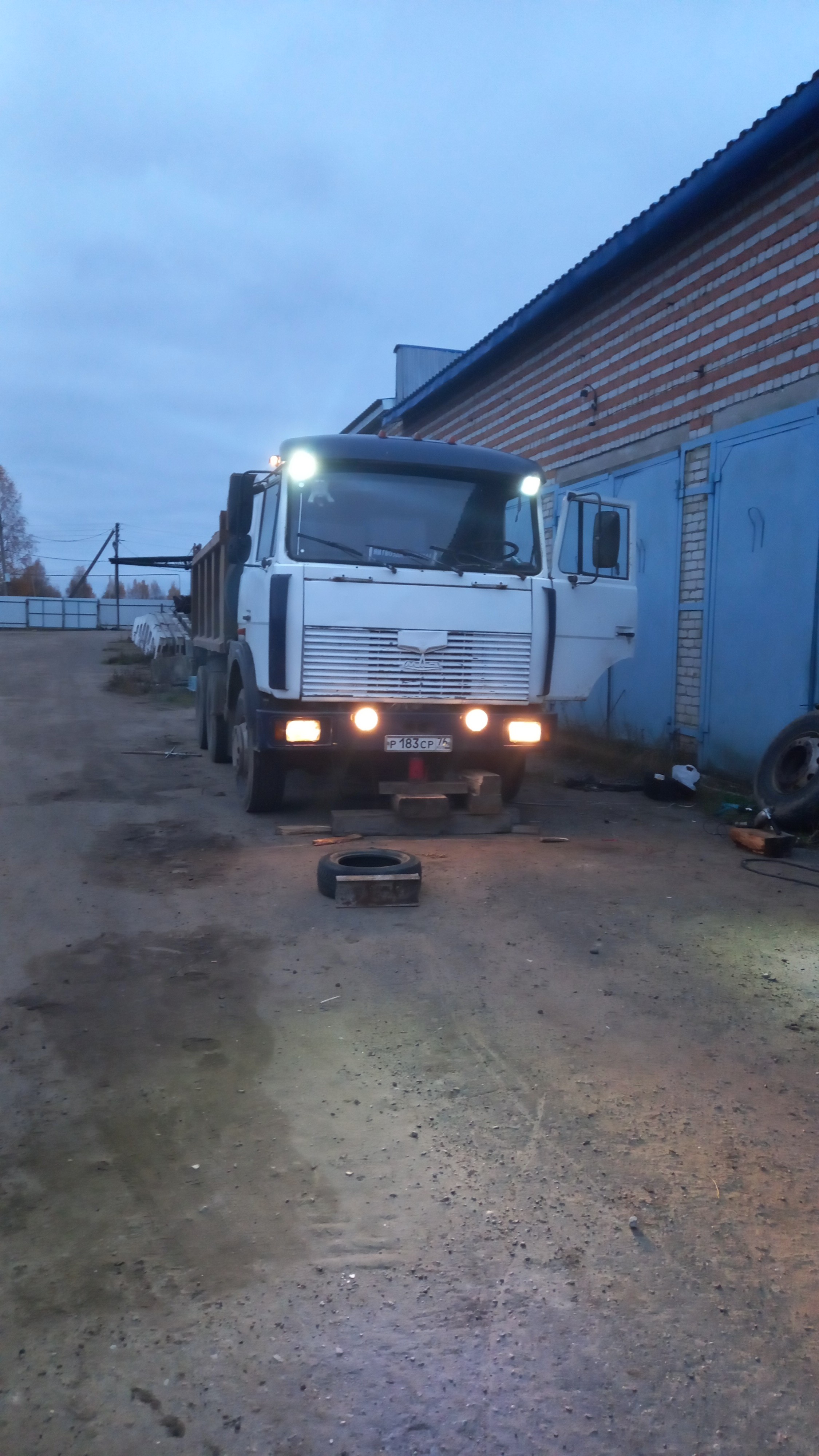 Доставка сыпучих грузов. Самосвал 12 кубов.