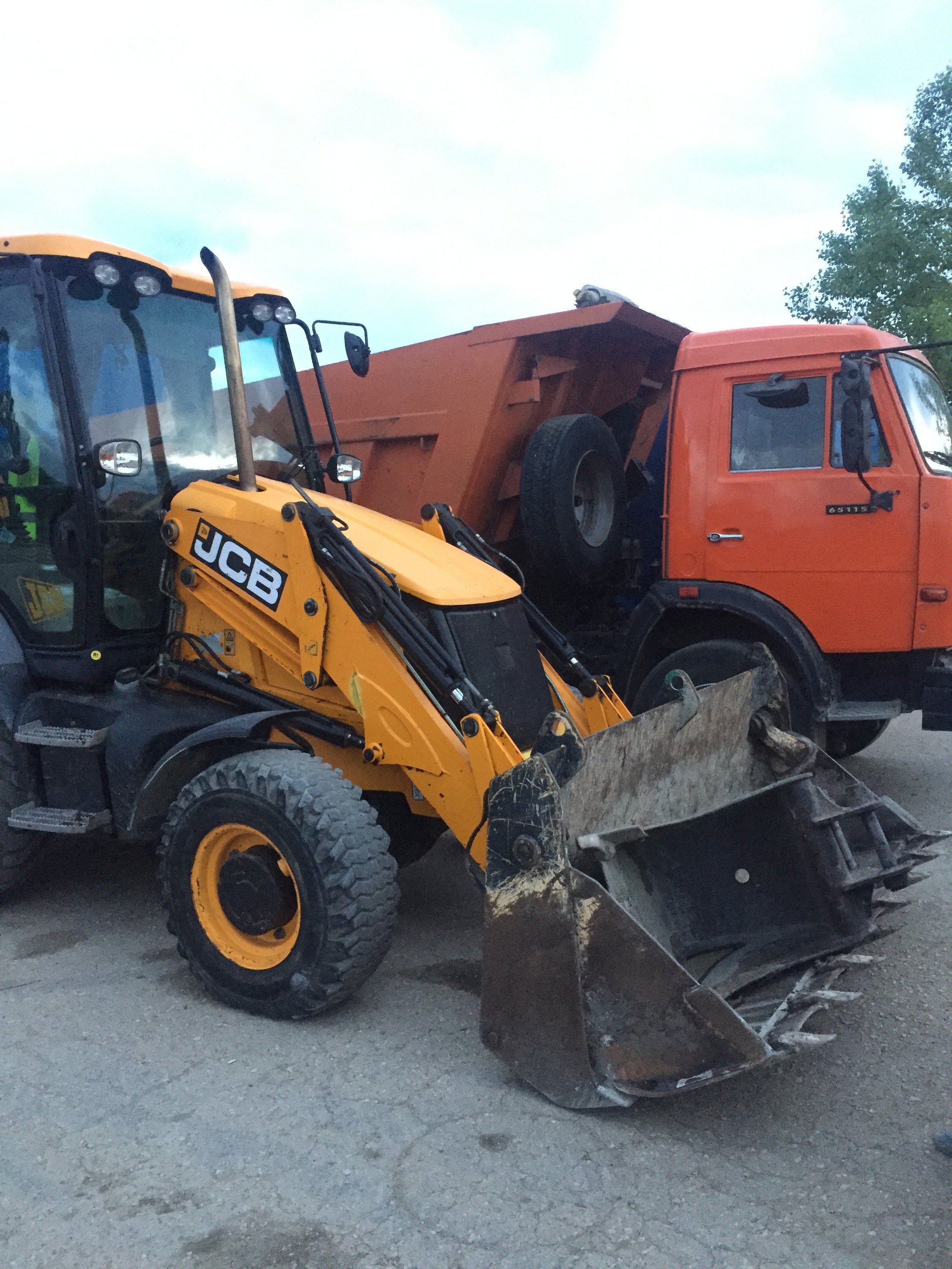 Спецтехника аренду Самосвал экскаватор-погрузчик