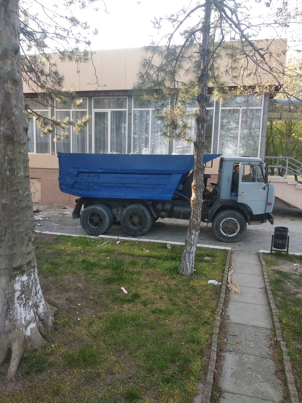 Вывоз мусора с документами на утилизацию