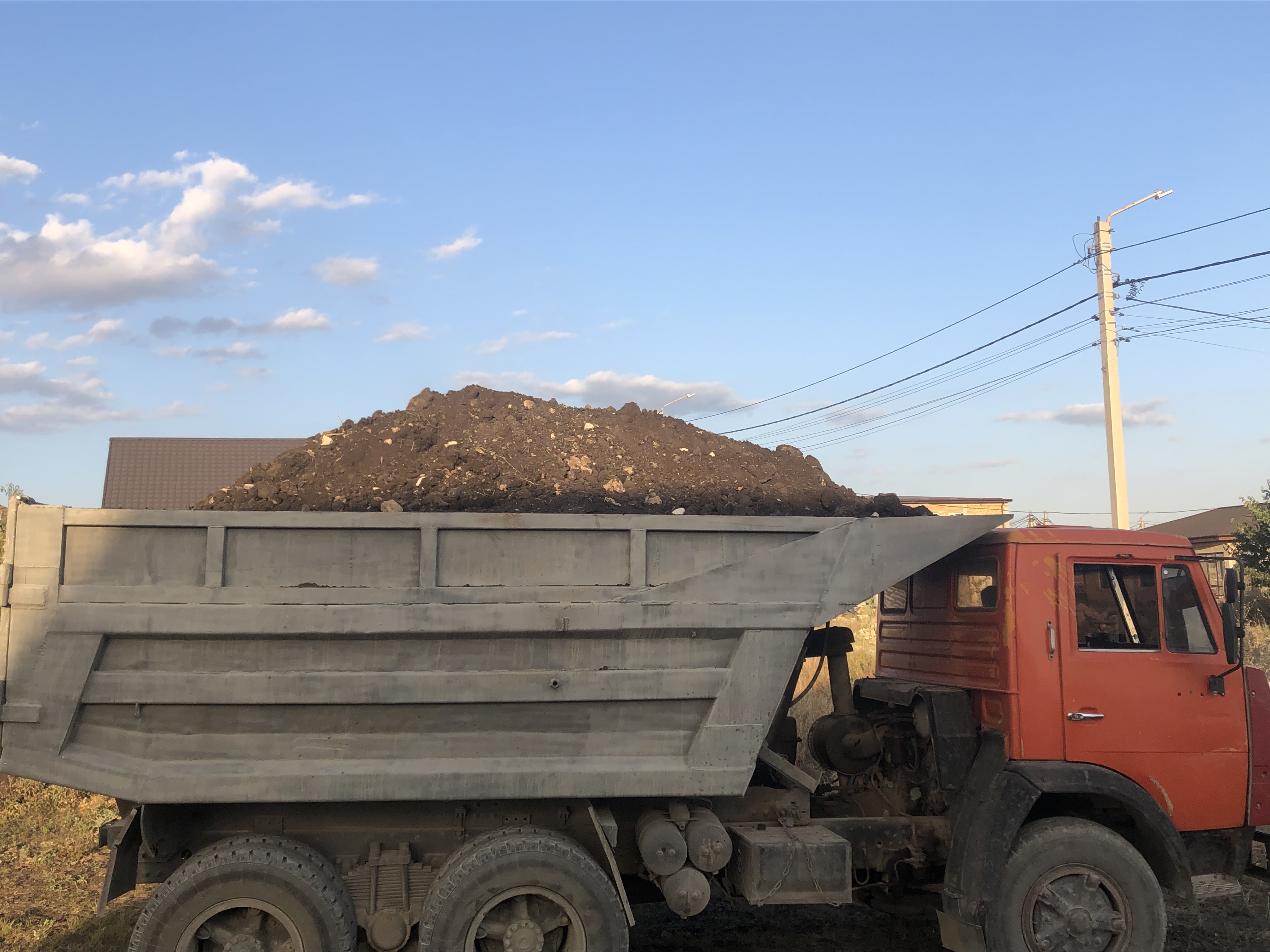 Грузоперевозки самосвалом, вывоз строй мусора