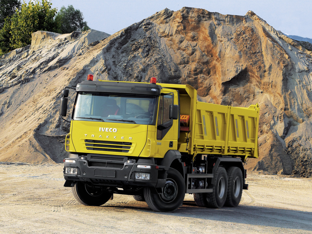 Перевозка карьерным самосвалом с тентом.