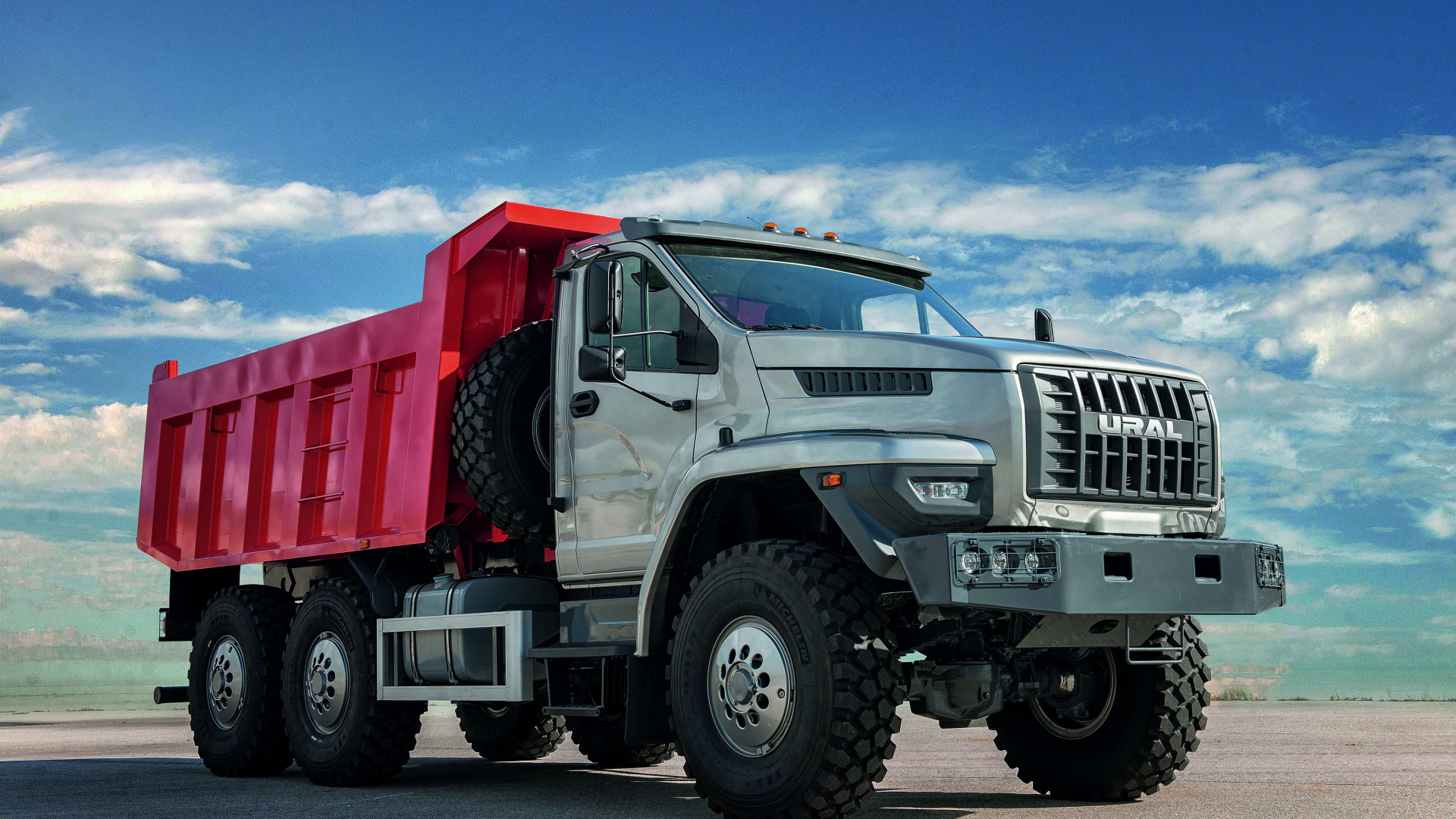 Работа на своем самосвале карьерный