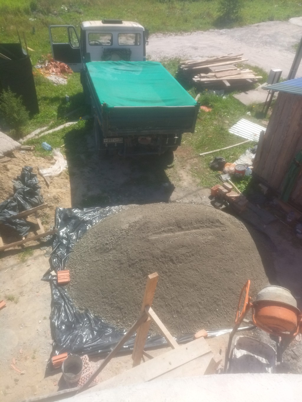 Доставка щебня гравий  песок навоз уголь грунт