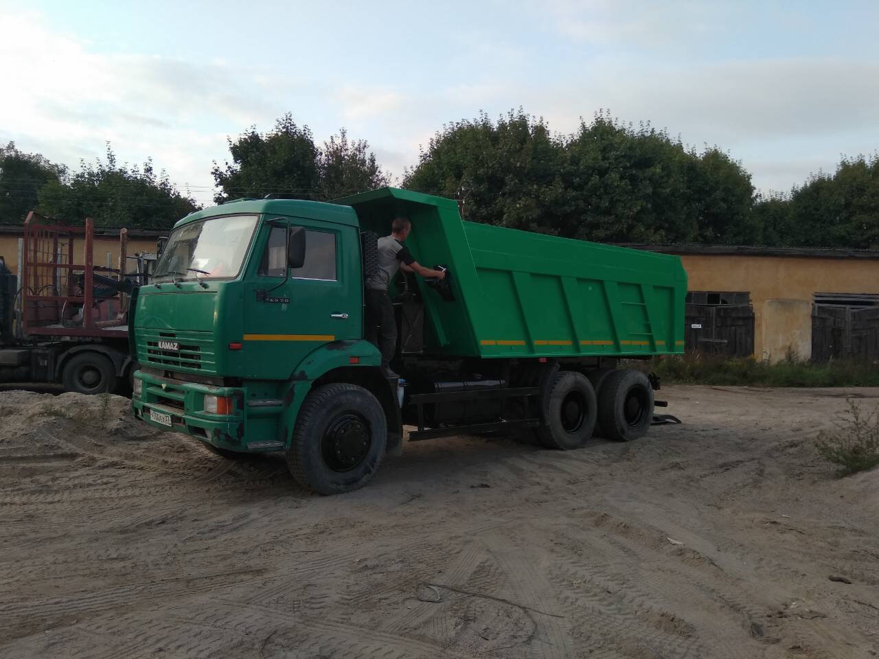 Самосвалы 25-30 т. В аренду