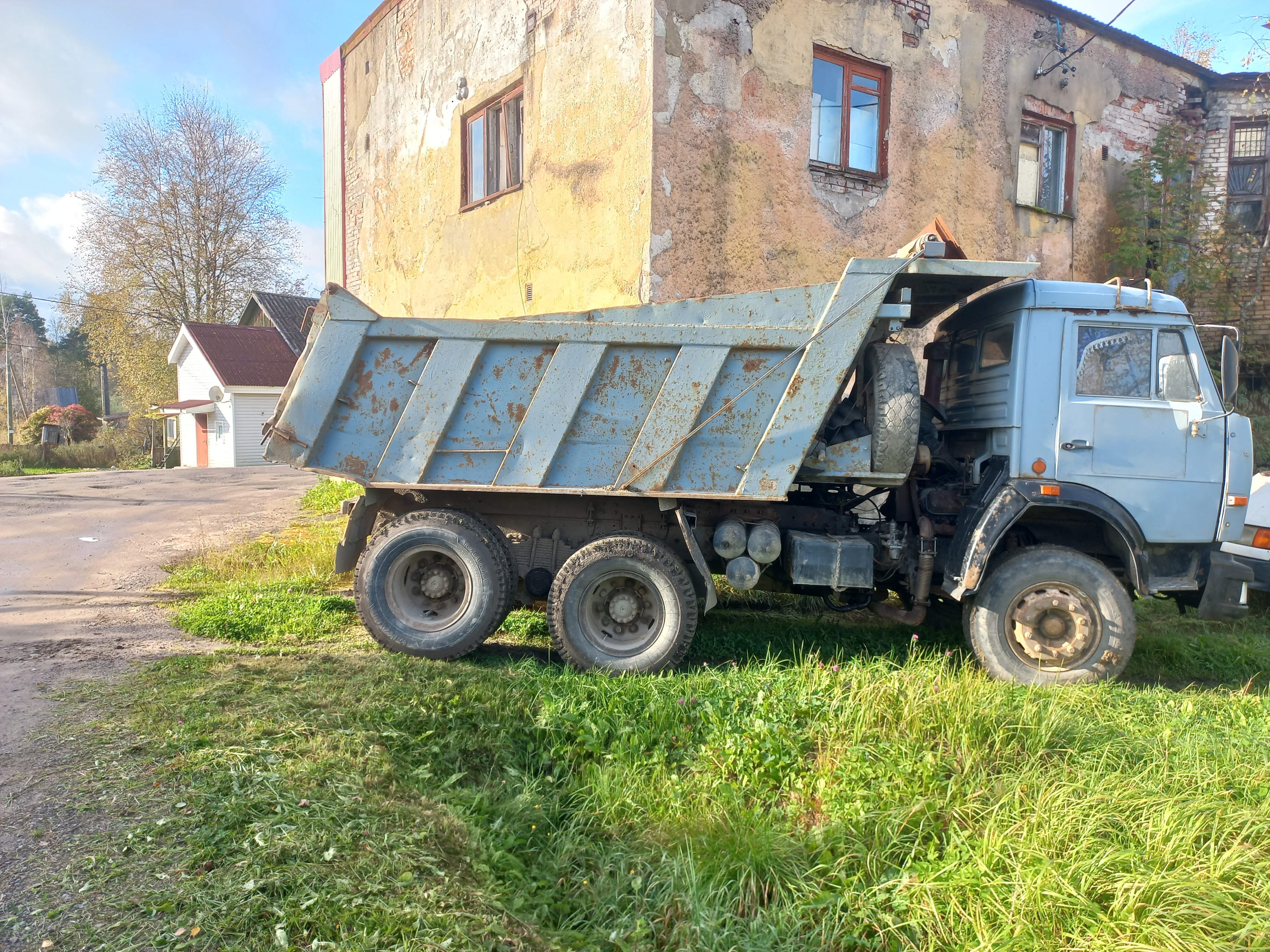 Перевозки сыпучих грузов самосвалом.