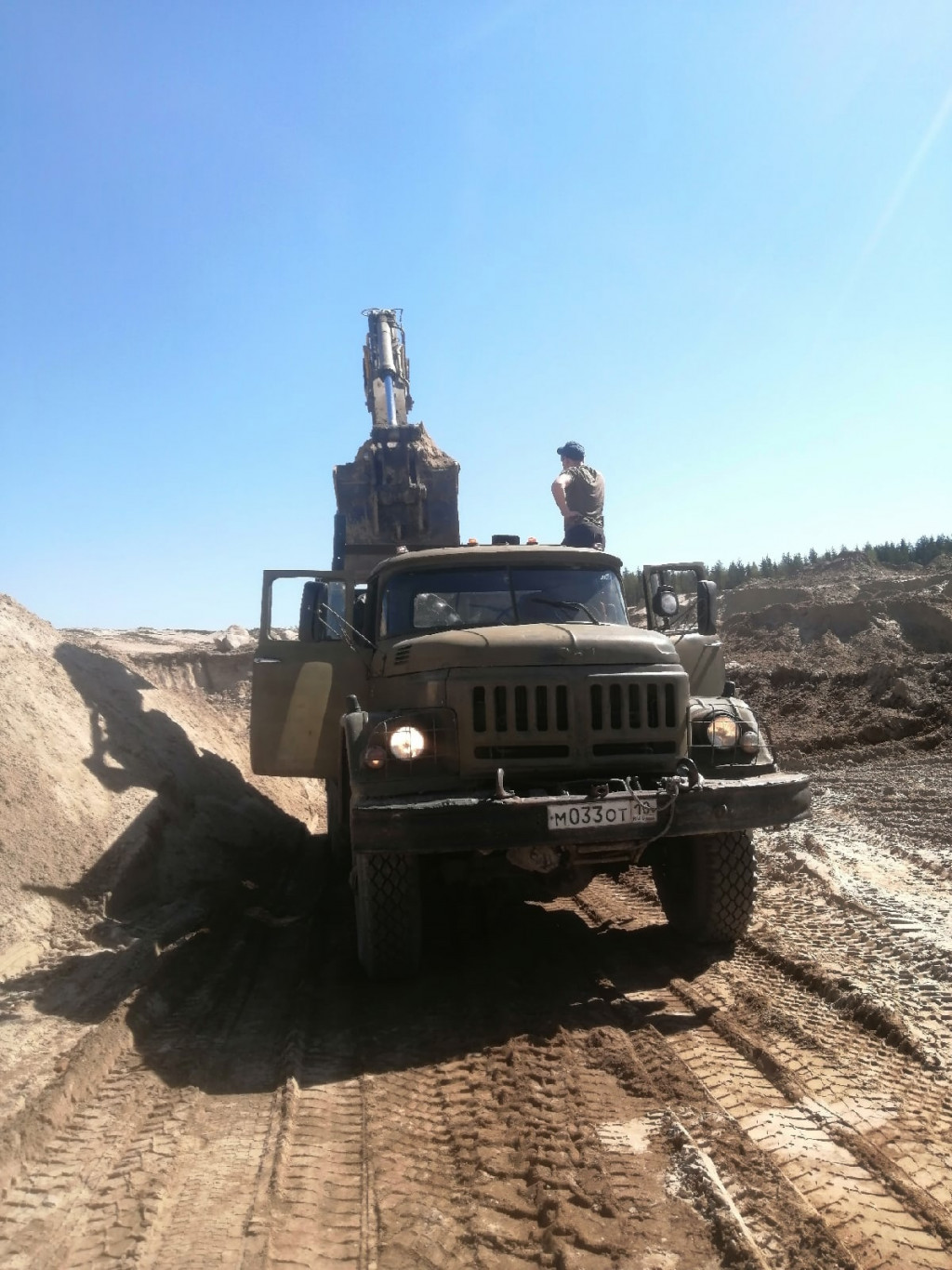 Доставка сыпучего груза самосвалом.