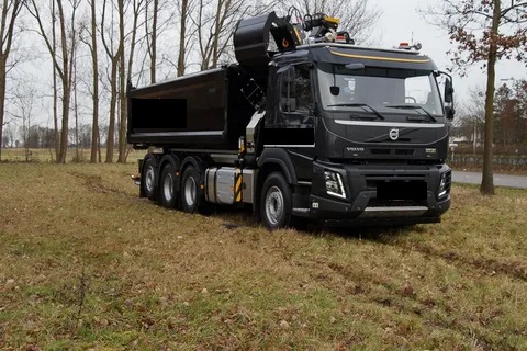 Услуги самосвала, погрузчика, манипулятора.