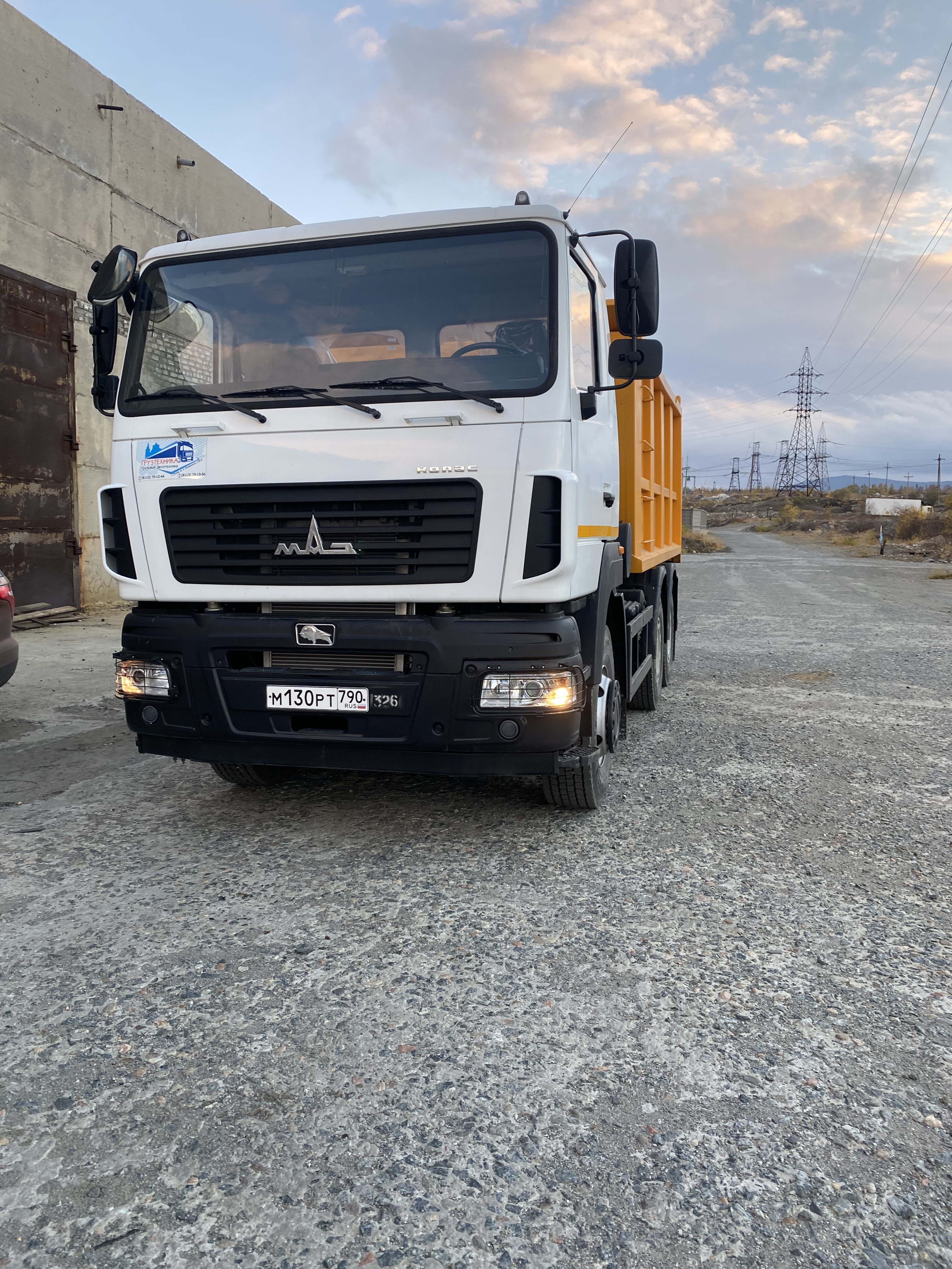 Услуги самосвалов 20 м/куб. Перевозка грузов.