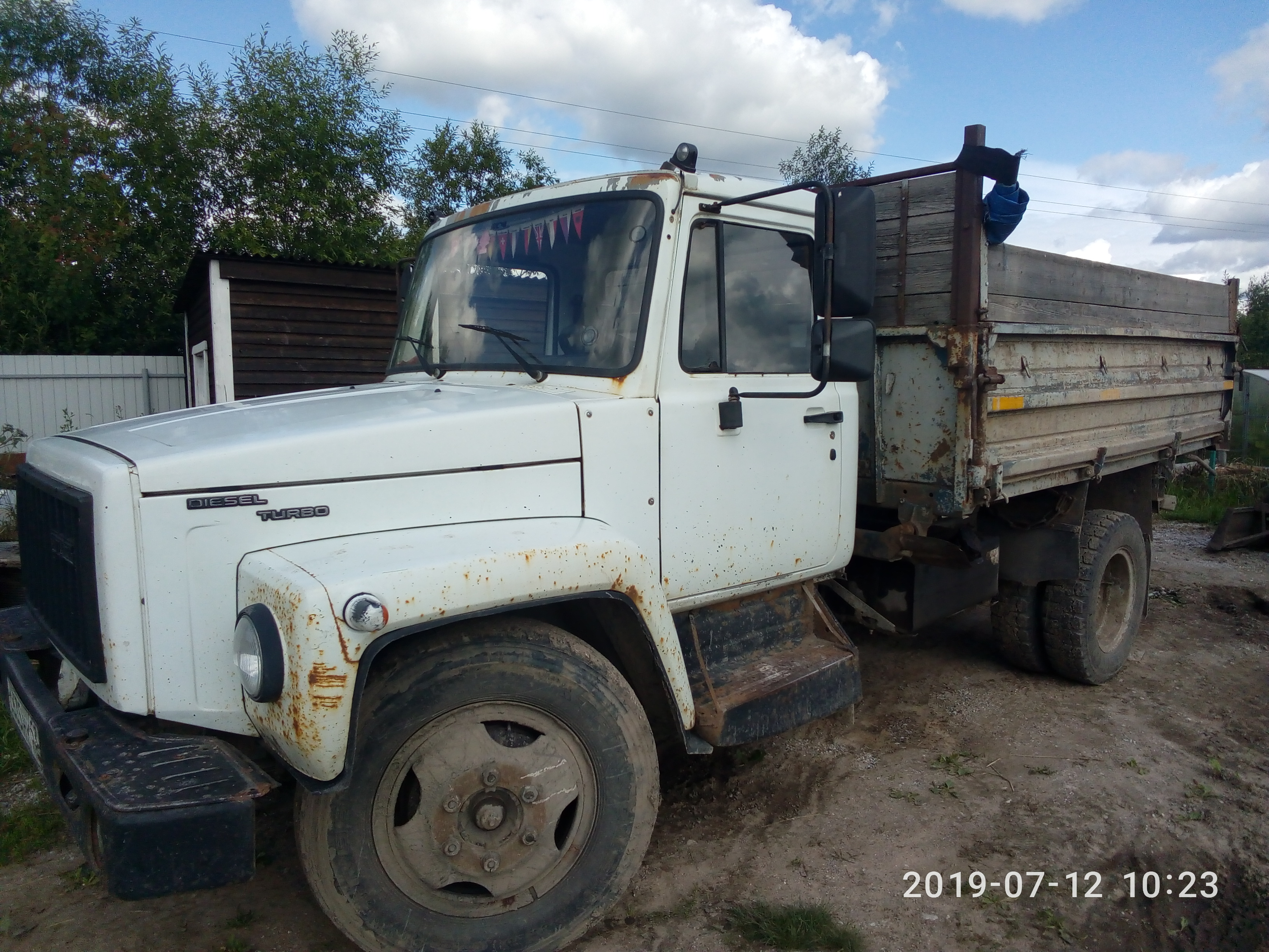 Услуги самосвала, доставка сыпучих материалов.