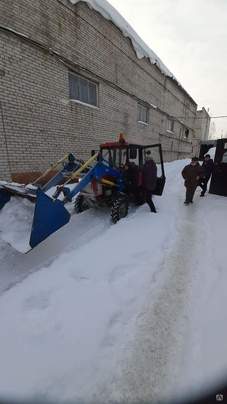 Трактор для уборки снега