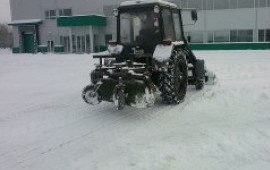 Трактор для уборки территории