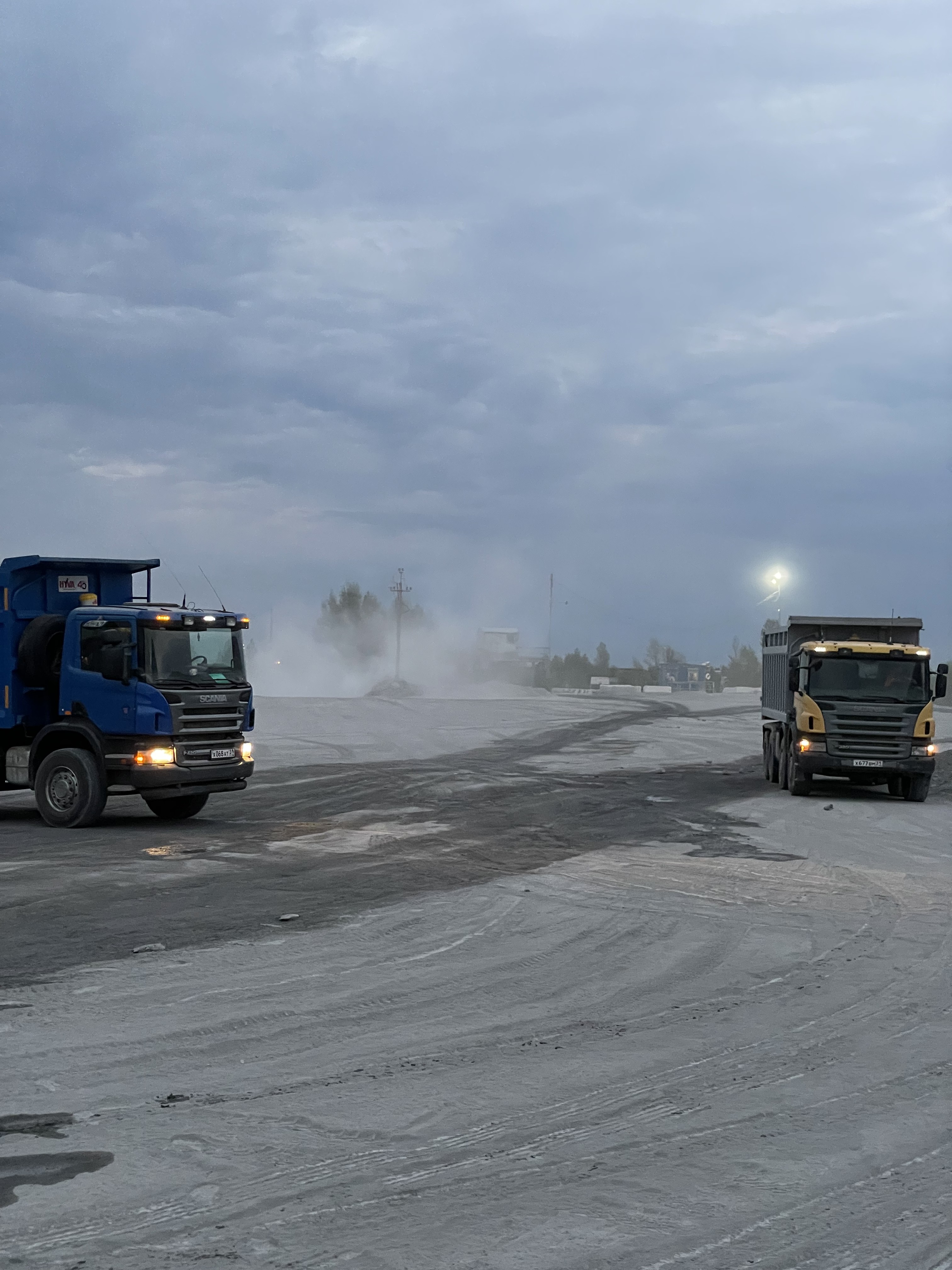 Услуги самосвала 8x4 Белгород. Перевозка 35 кубов