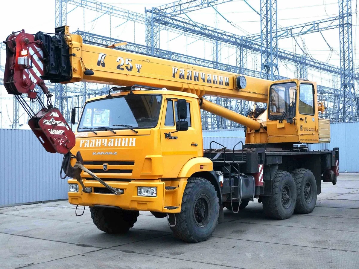 В аренду автомобильный кран КАМАЗ 25 тонн